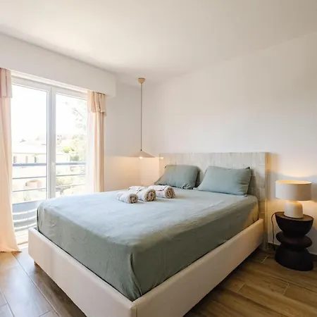 Luxurious New Pool Golf St Tropez Villa