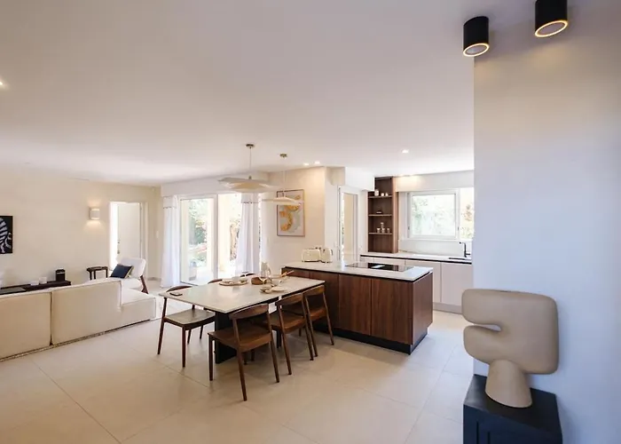 Luxurious New Pool Golf St Tropez Villa