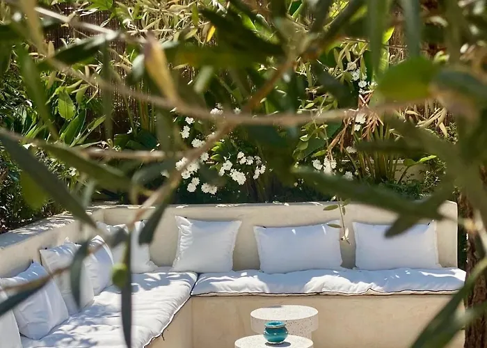 Luxurious New Pool Golf St Tropez Villa