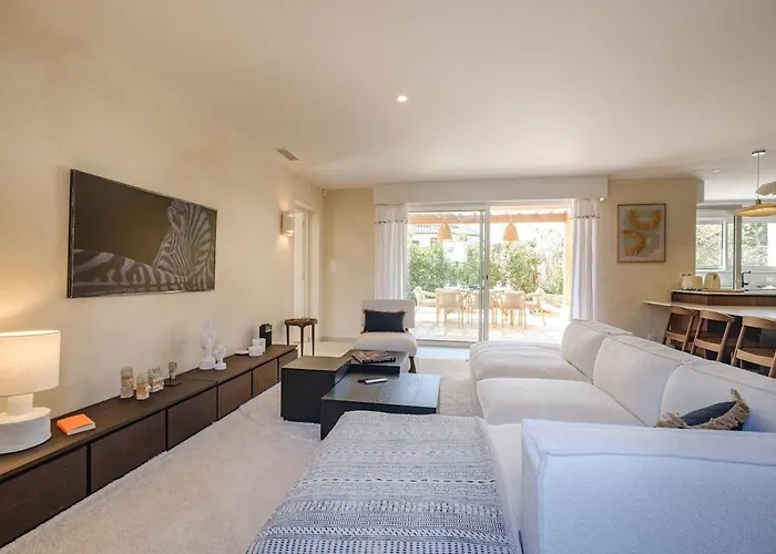 Luxurious New Pool Golf St Tropez *